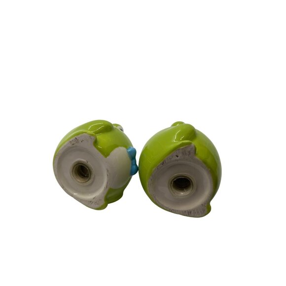 Frog Salt Pepper Shakers Set Green Ceramic Kissing Frogs Blue Bowtie Red Bow 2" - Picture 4 of 4